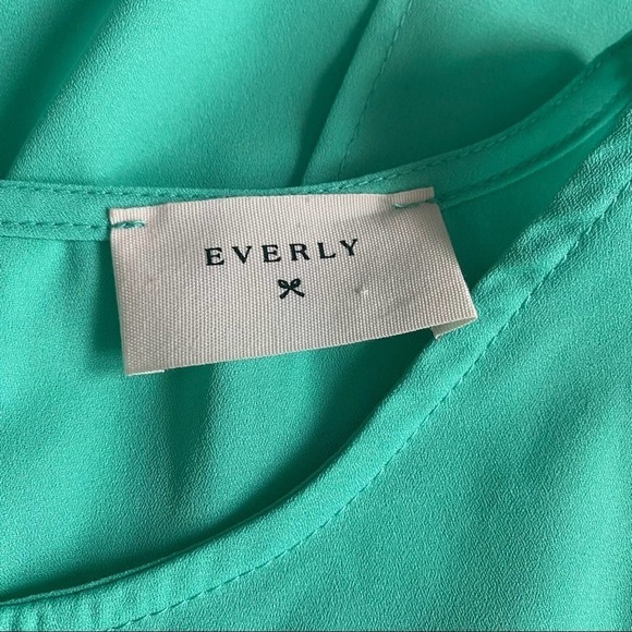Everly Green Split Back Tank Size L - Picture 6 of 7